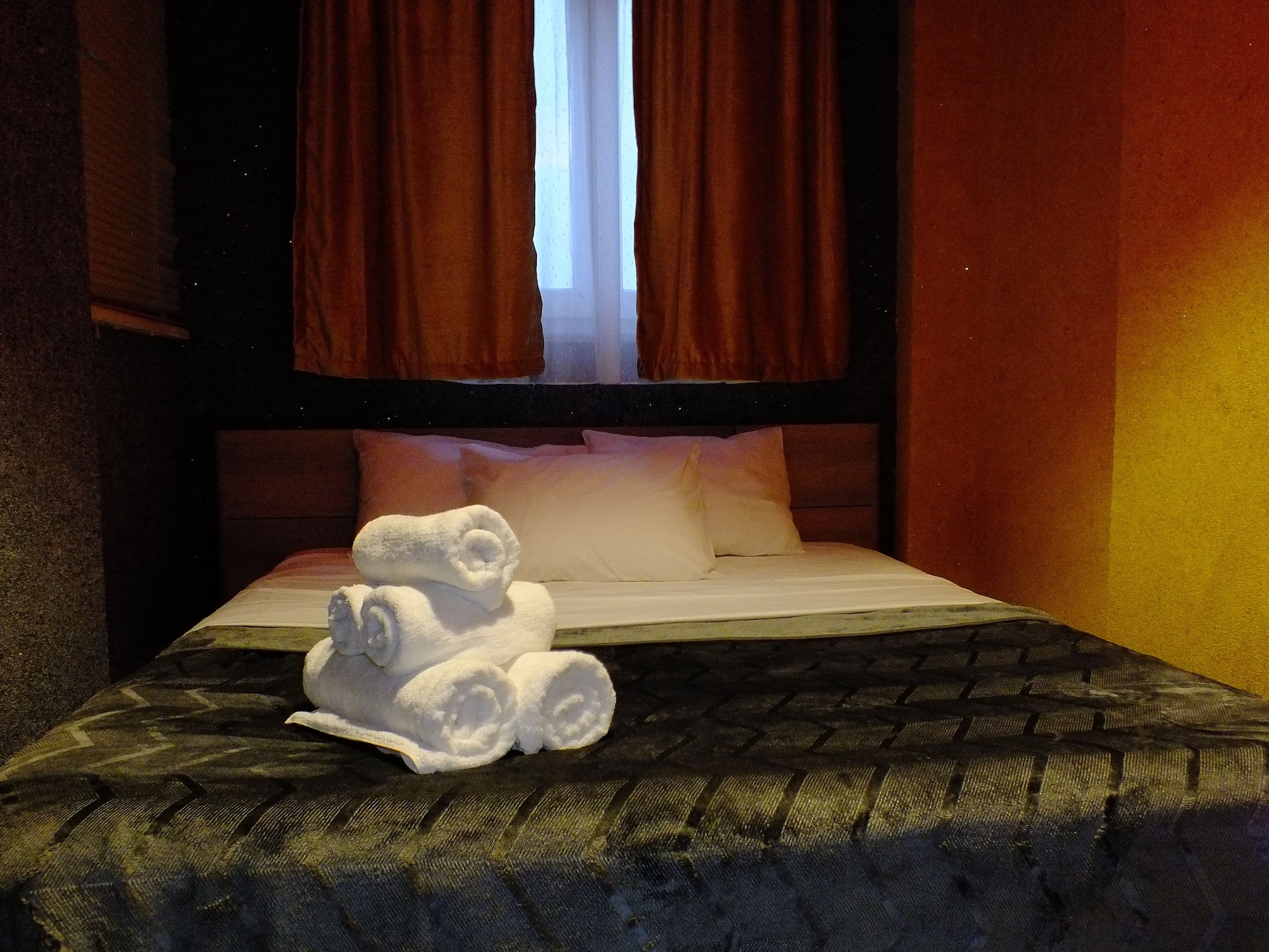 2 BEDROOMS, DELUXE, APARTMENT