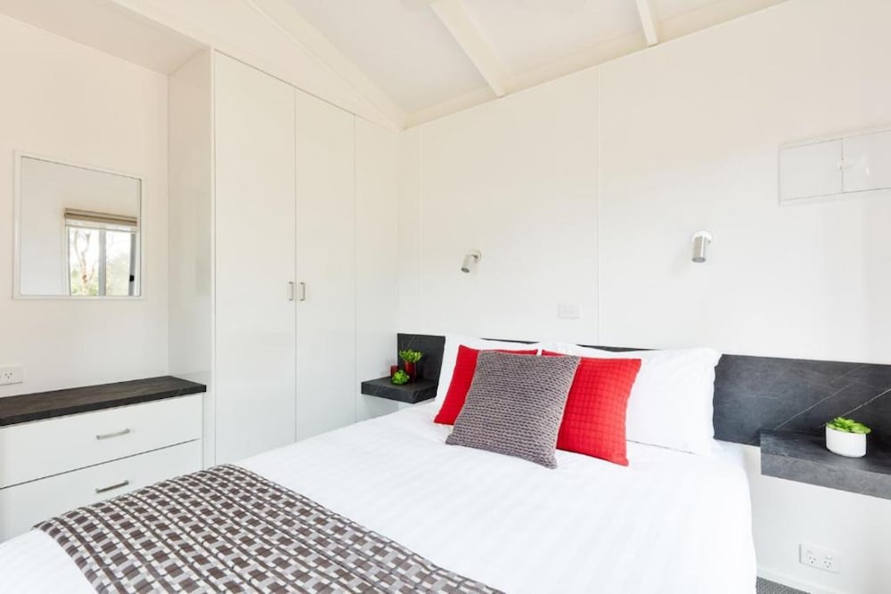 Torquay Foreshore Caravan Park 24/75