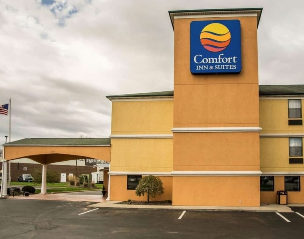 Comfort Inn & Suites Cincinnati Eastgate 26/40