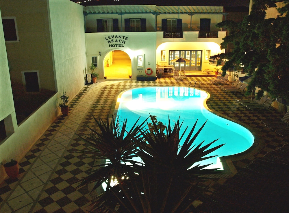 Levante Beach Hotel 10/65