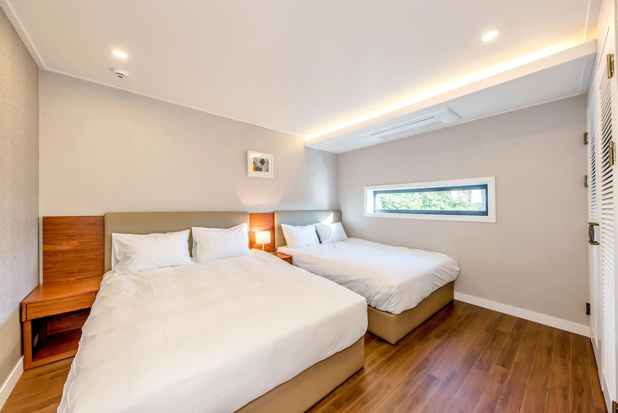 Arts Spa and Pool Villa 10/56