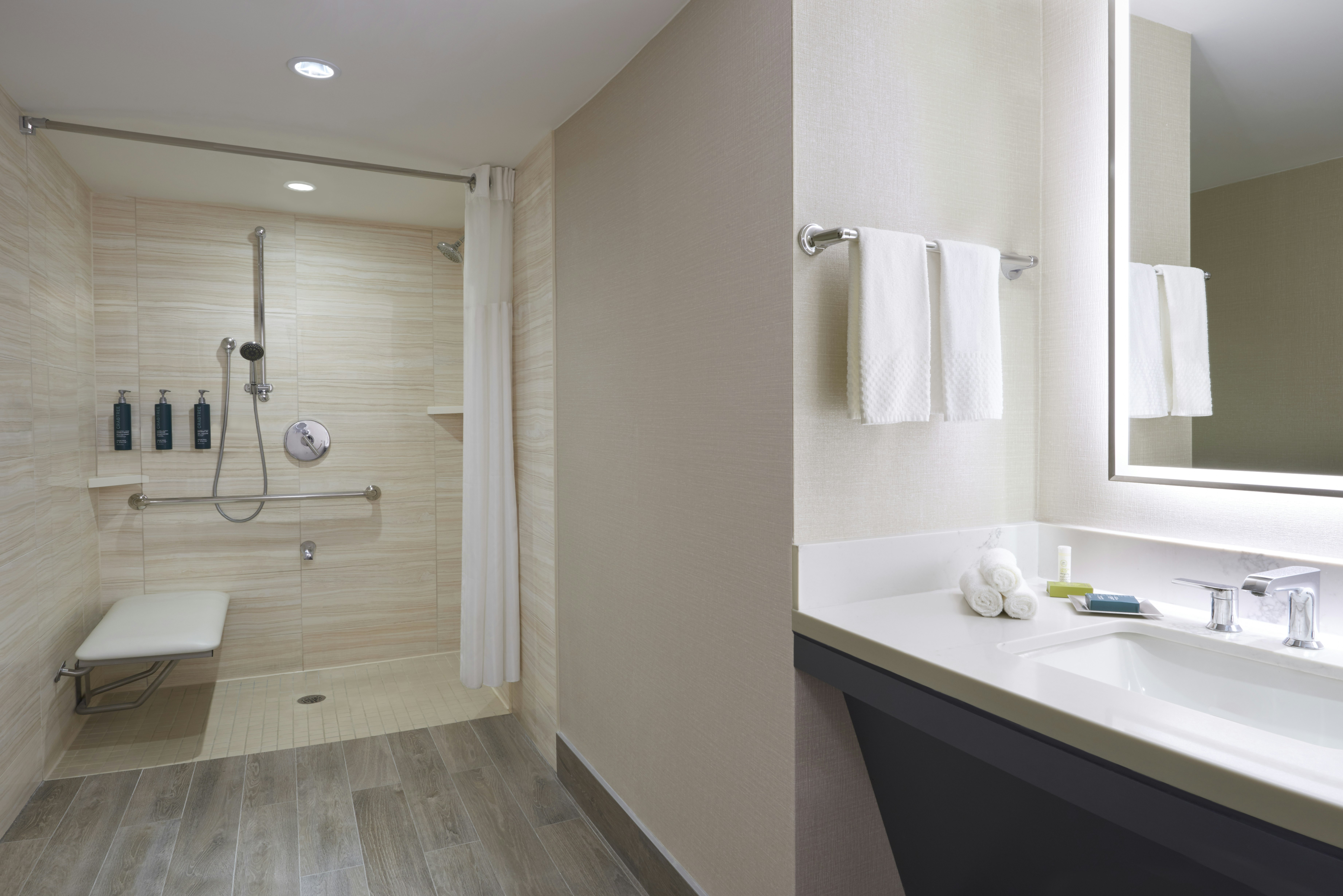 Junior Suite, King Bed, Accessible