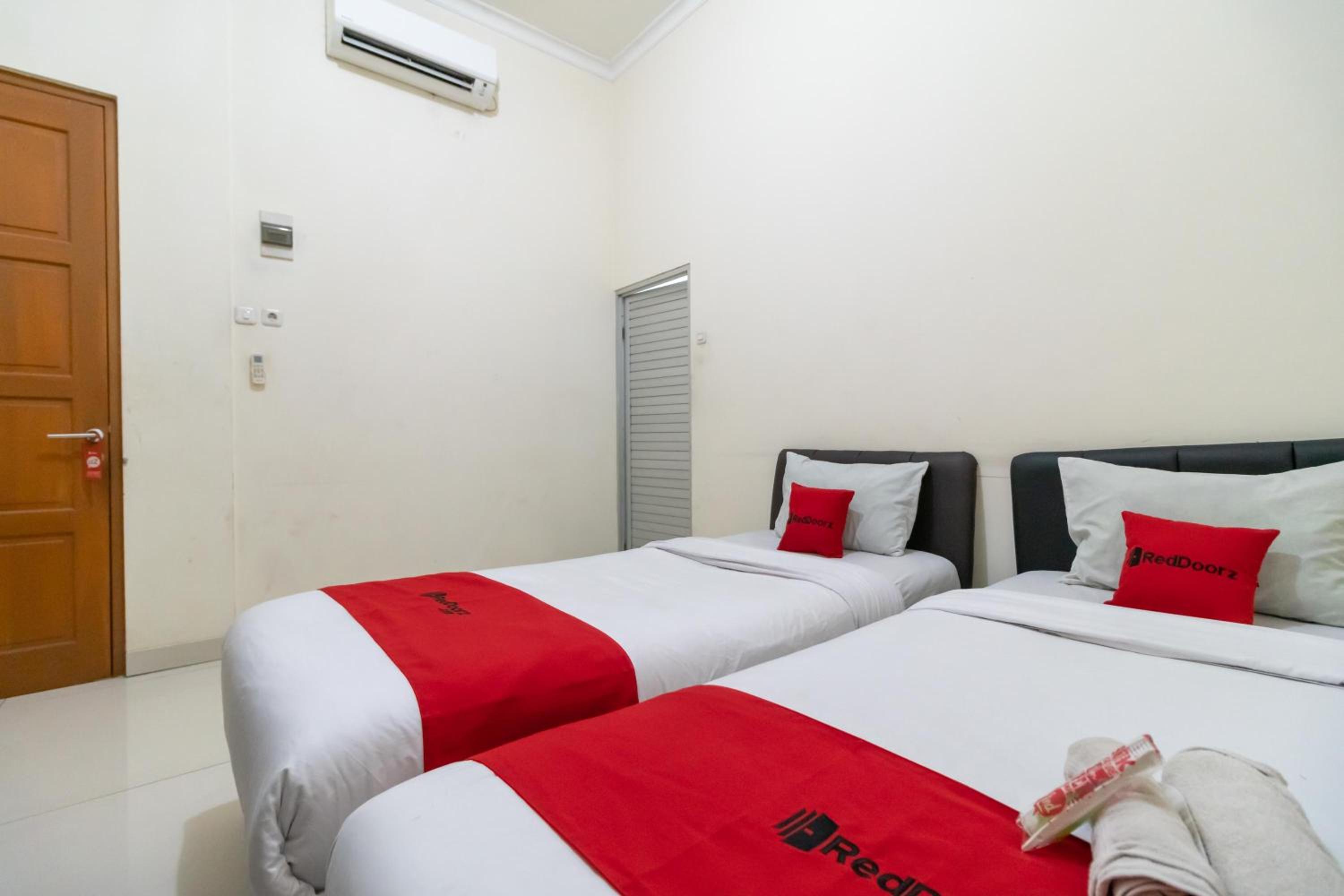 Room, Twin Beds