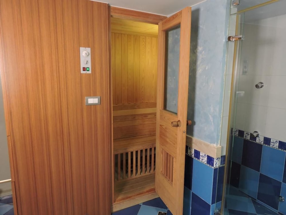 Edinburgh Motel 20/34