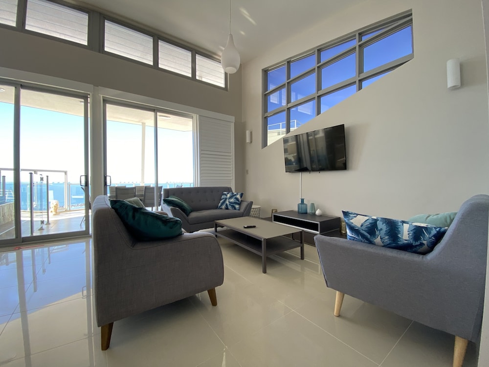 REDVUE APARTMENTS 27/50