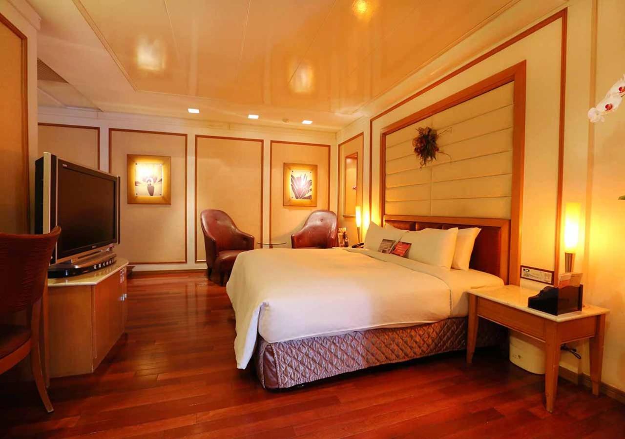Royal Group Motel Tai Nan Branch 6/11