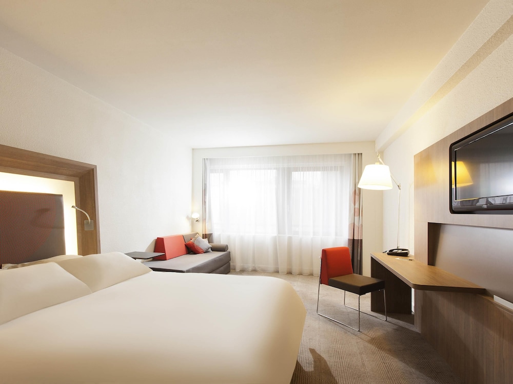 EXECUTIVE, QUEEN BED