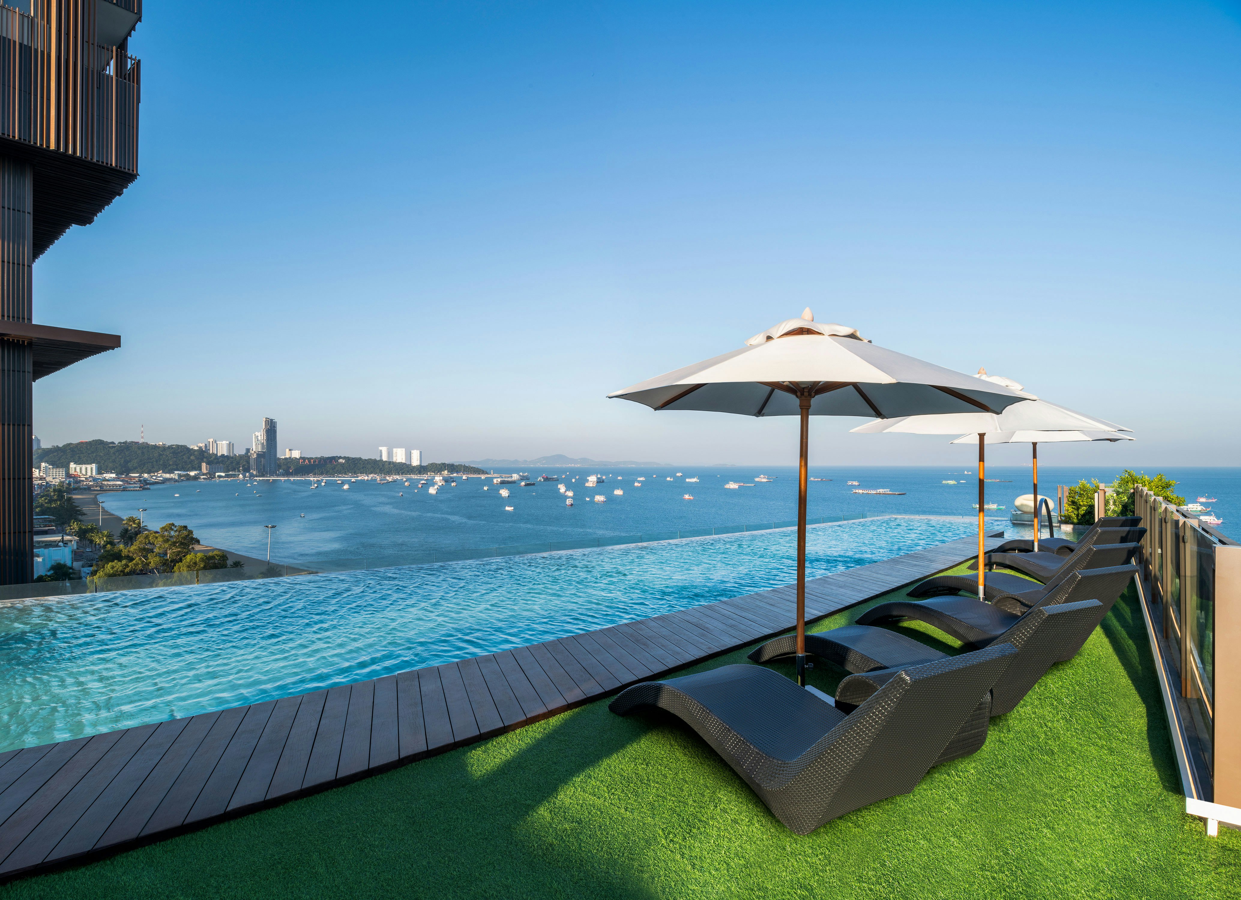 Hilton Pattaya 70/80