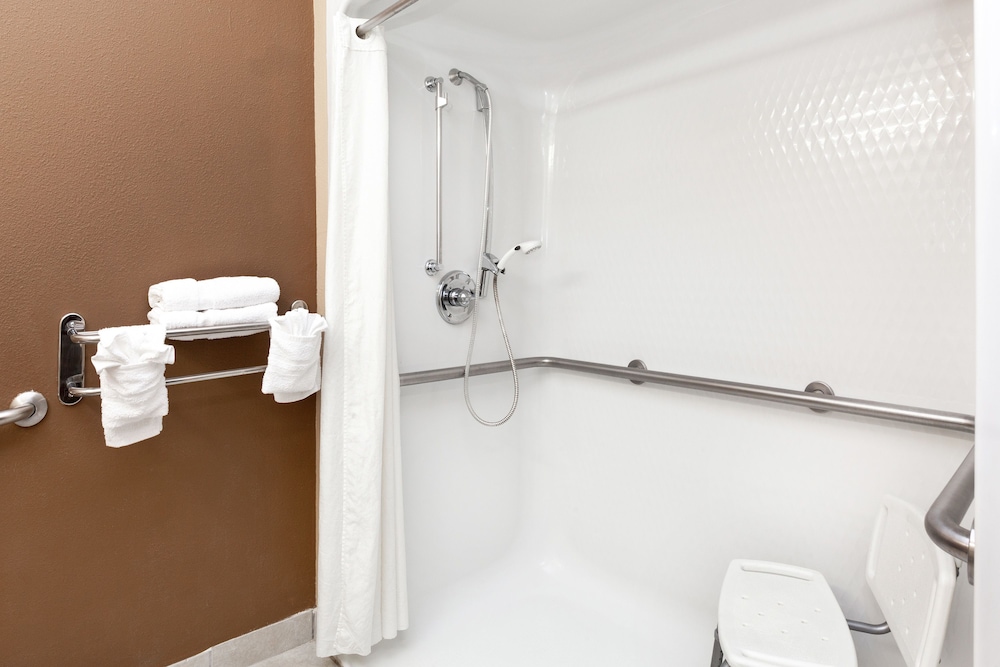 Microtel Inn And Suites Scott 8/37