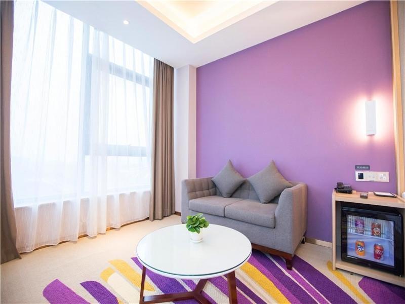 IU Hotel (Nanchang West Railway Station Square) 30/38