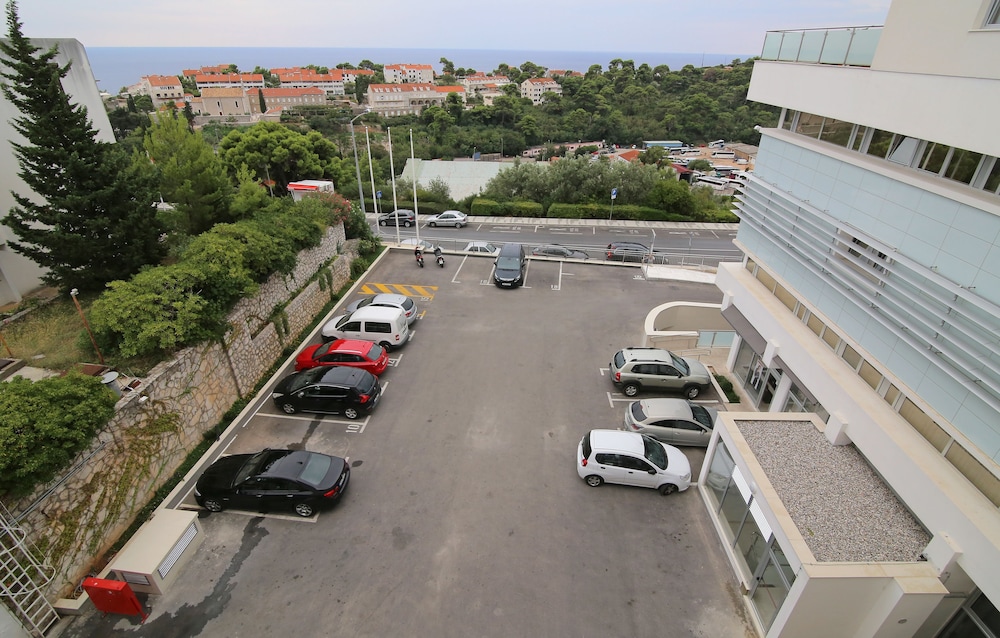 Lero Hotel 76/82