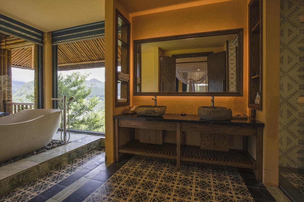 Lobby at Le Champ Tu Le, Van Chan