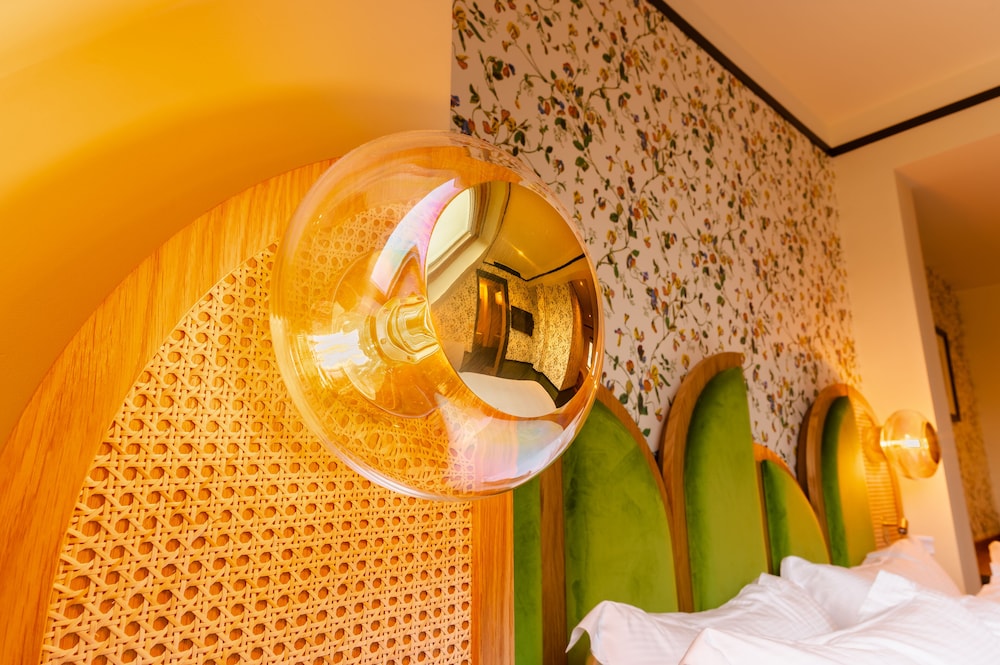 Hotel Jardin De Cluny 40/42