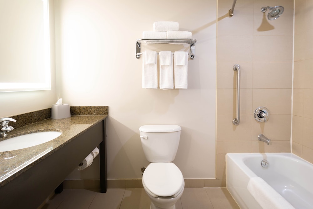 Holiday Inn Express Hotel Suites Kingston 17/72