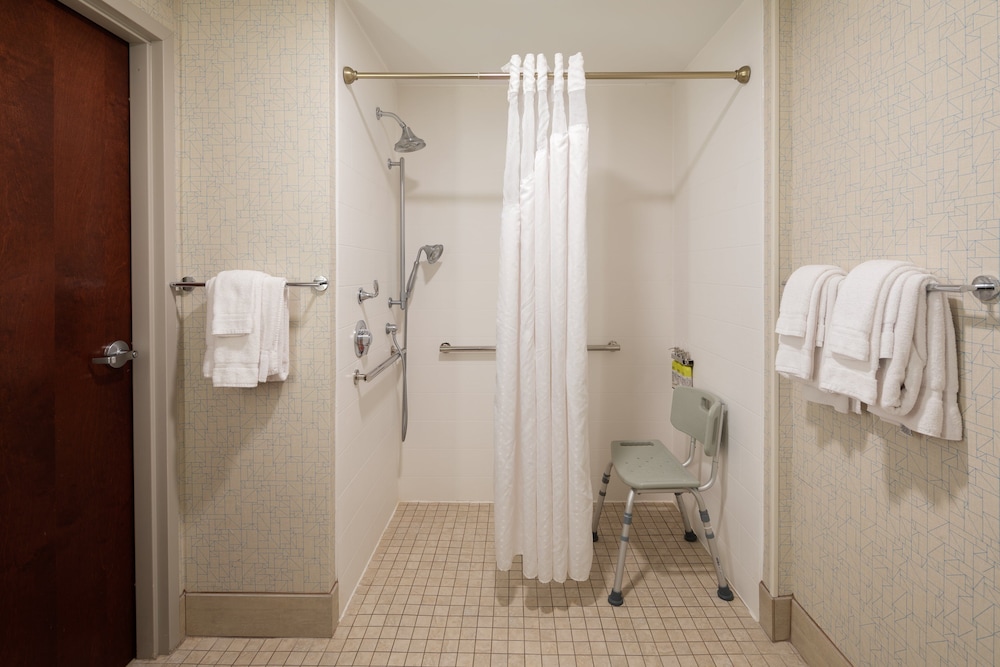 Holiday Inn Express Hotel And Suites Bradley Airport 20/74