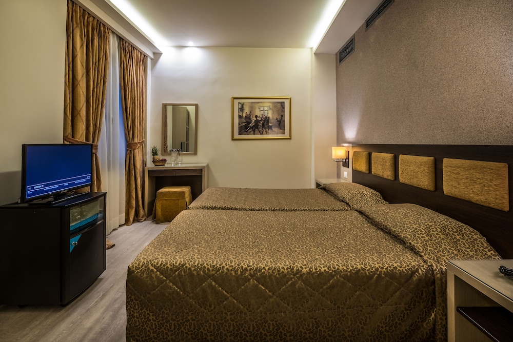 Rex Hotel 13/48