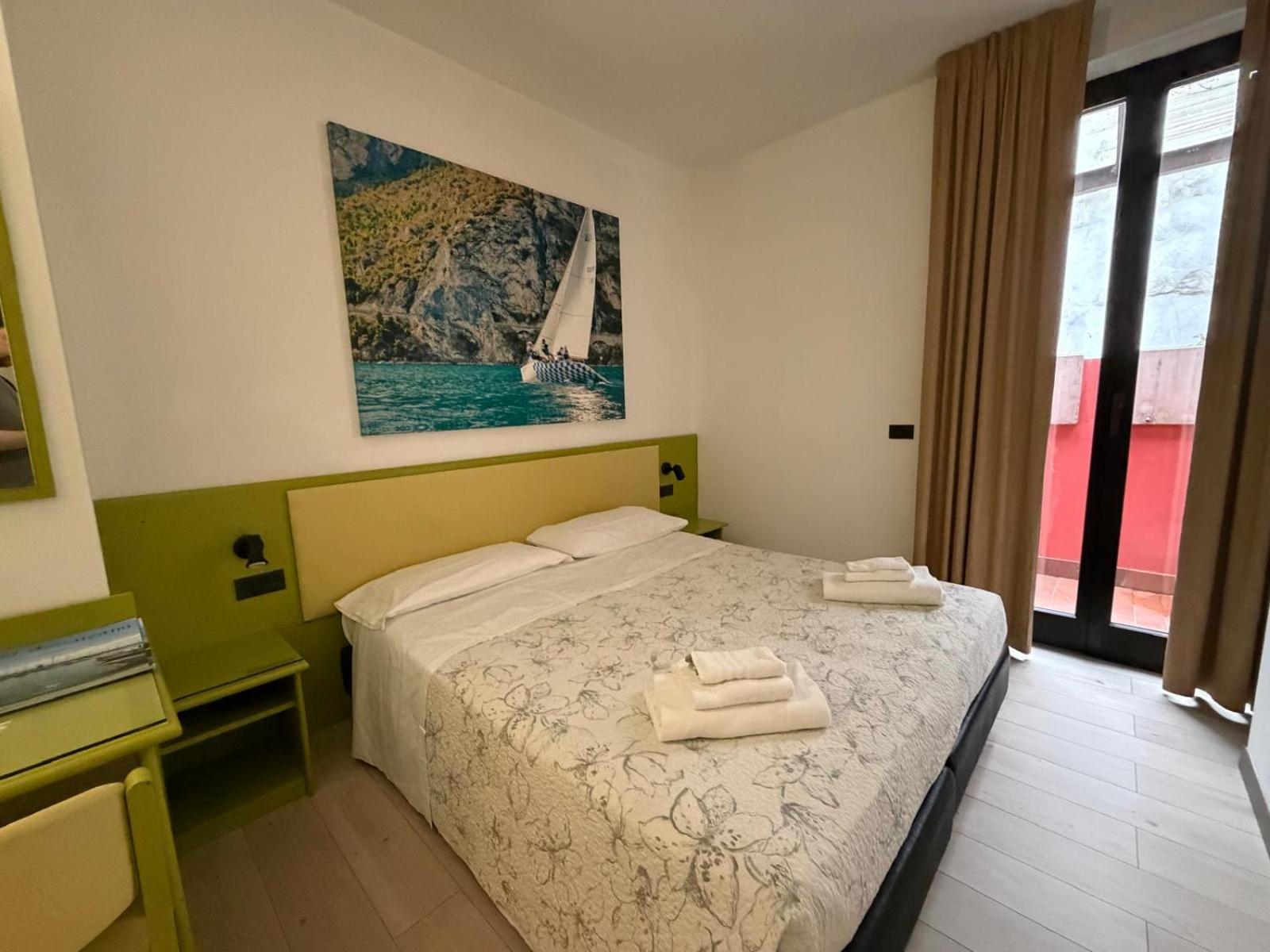 Room, Double or Twin Bed