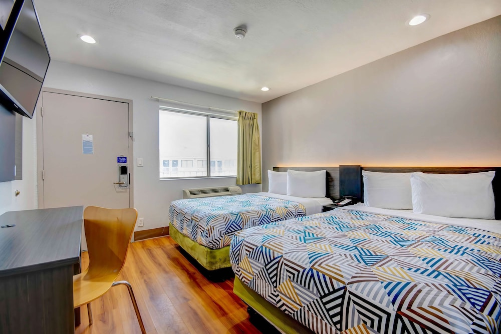 Deluxe, 2 Double Beds, Kitchenette