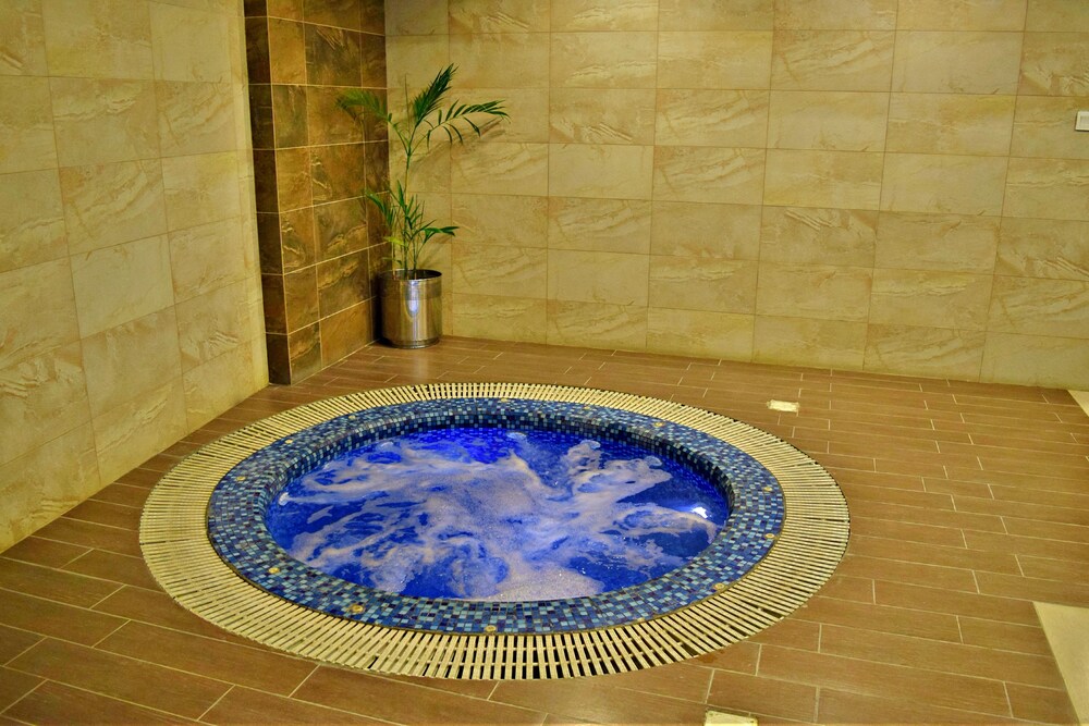 Centaurus Hotel Suites 18/42