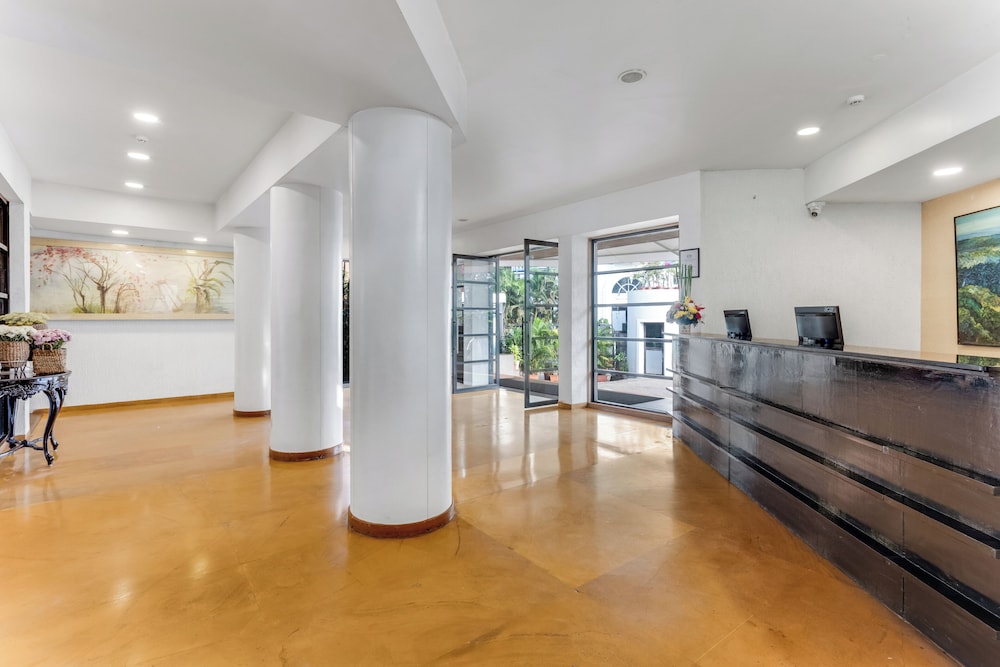 Lobby at Whispering Palms Beach Resort, CANDOLIM