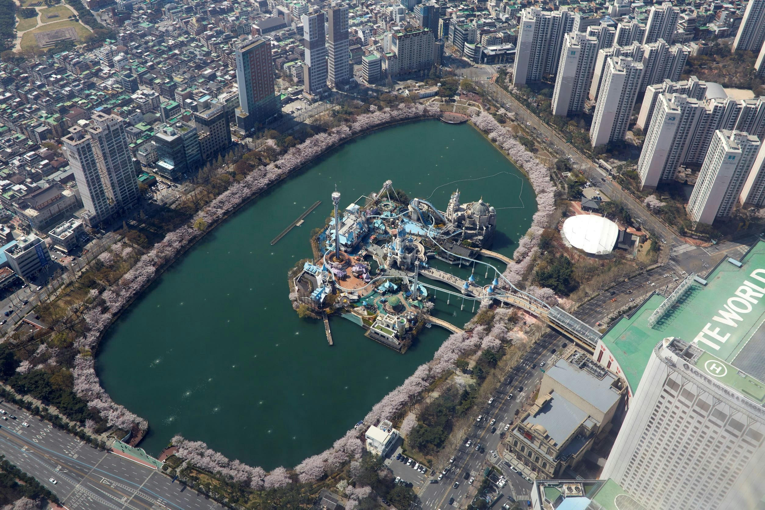 Lotte Hotel World 66/67