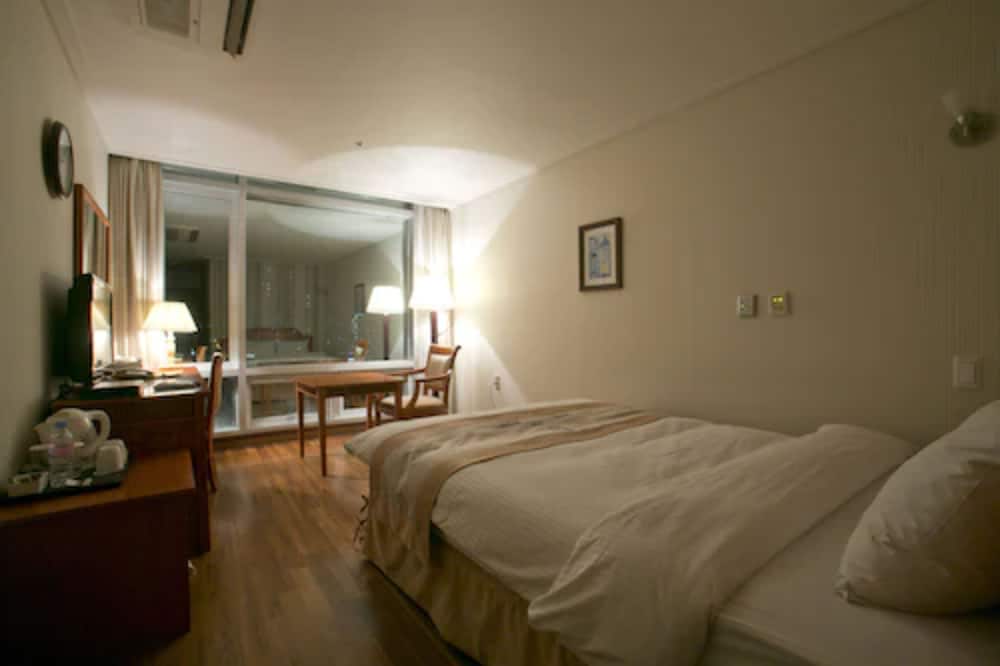 Homers Hotel 19/50