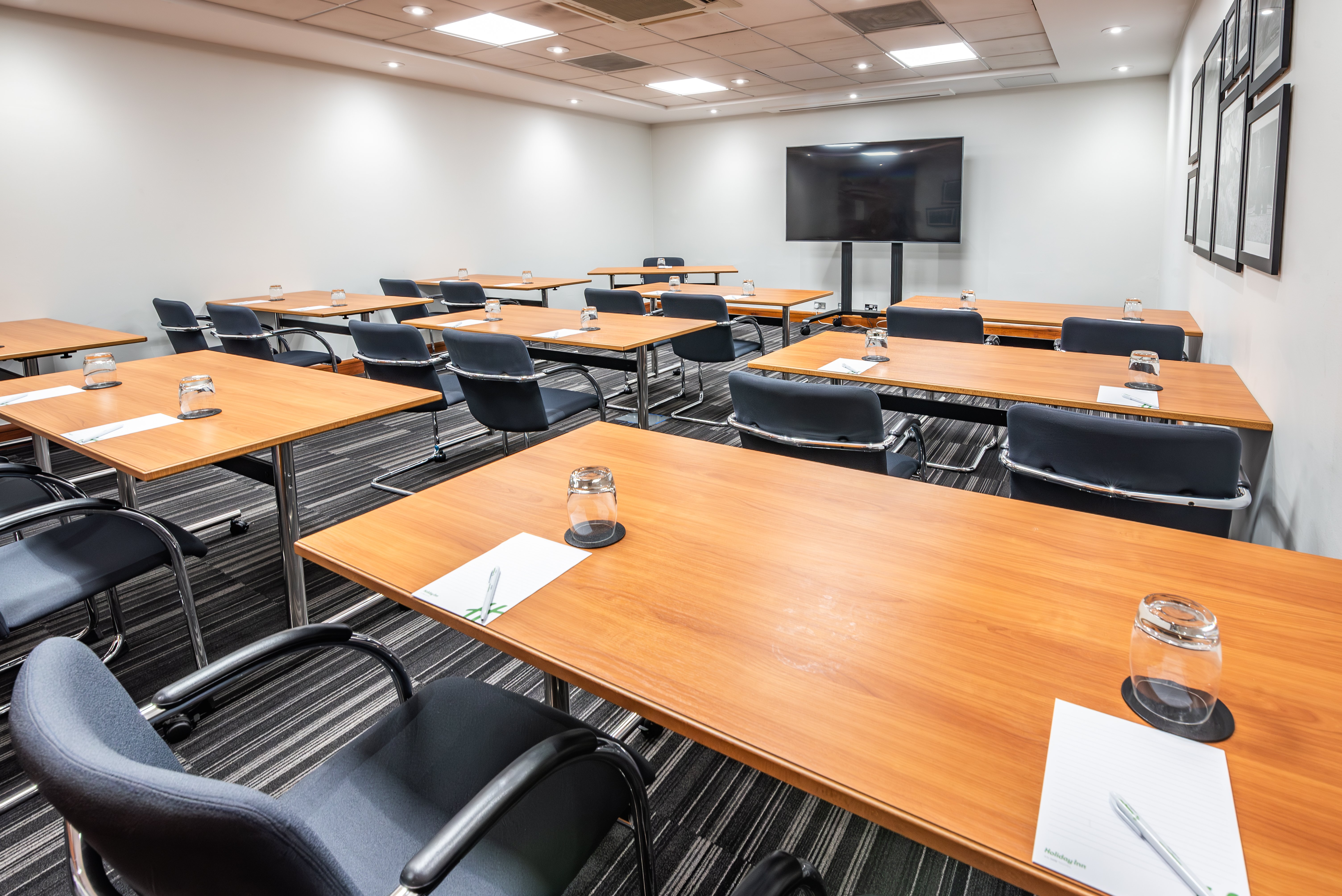 Holiday Inn Gatwick Airport 66/75