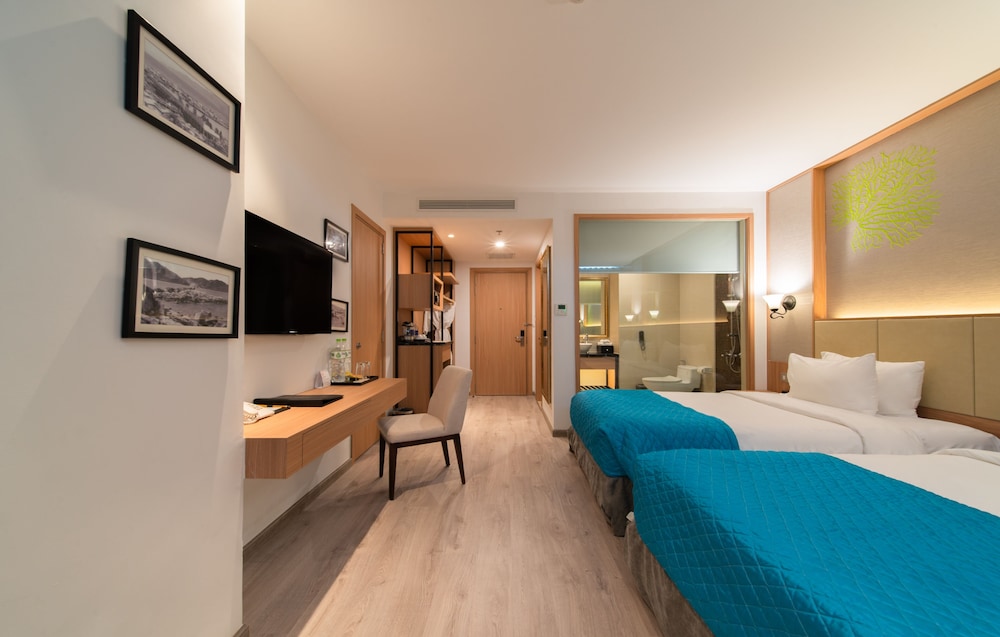 DELUXE, TWIN BEDS, OCEAN VIEW