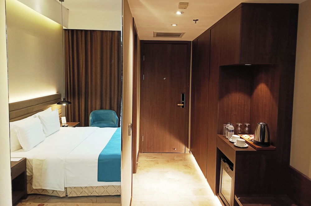 The Residence by Gulshan Club Limited 25/63