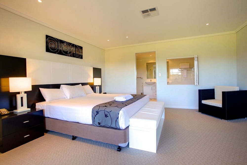 Opal Cove Resort 15/72