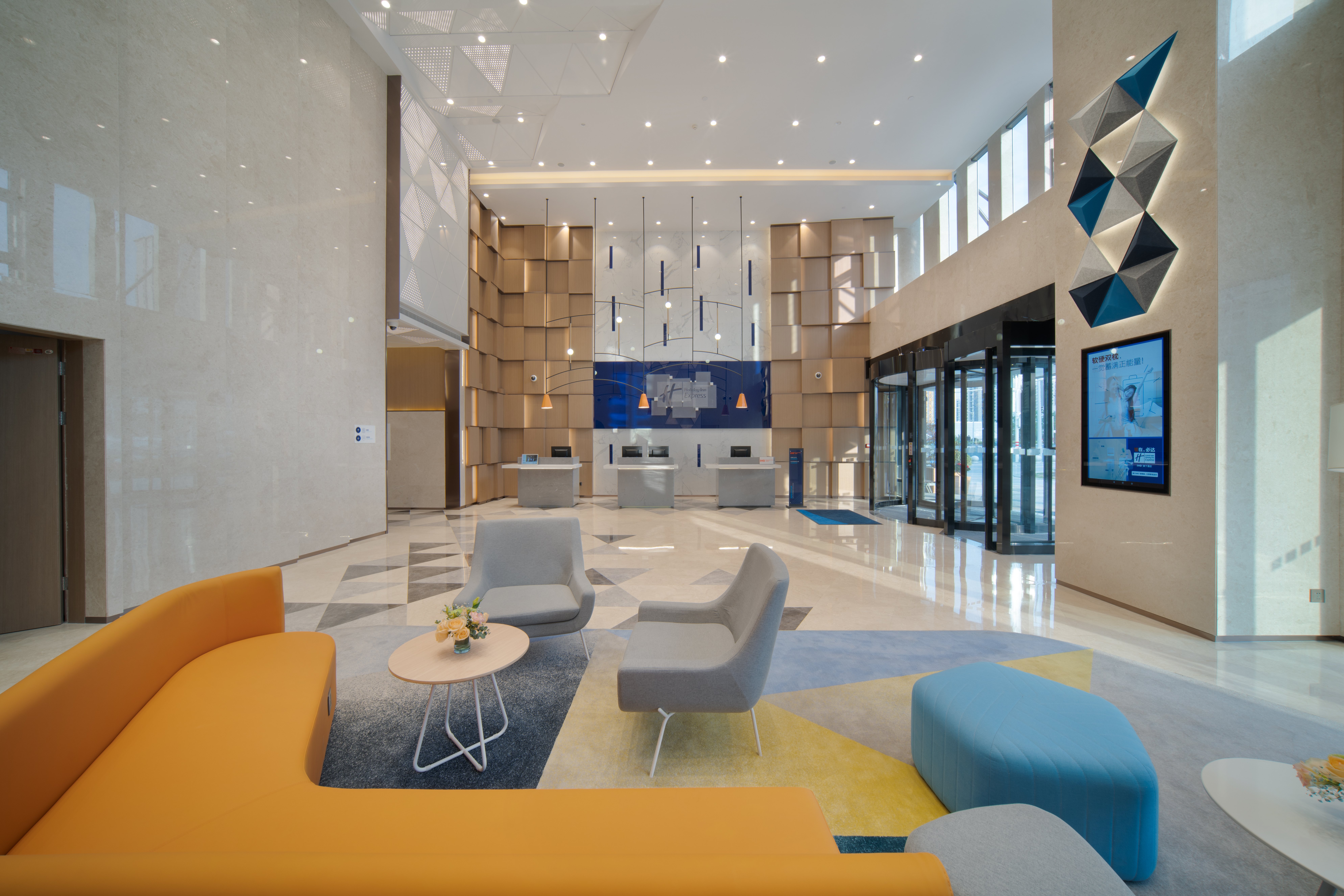 Holiday Inn Express Shanghai Huijin 22/24