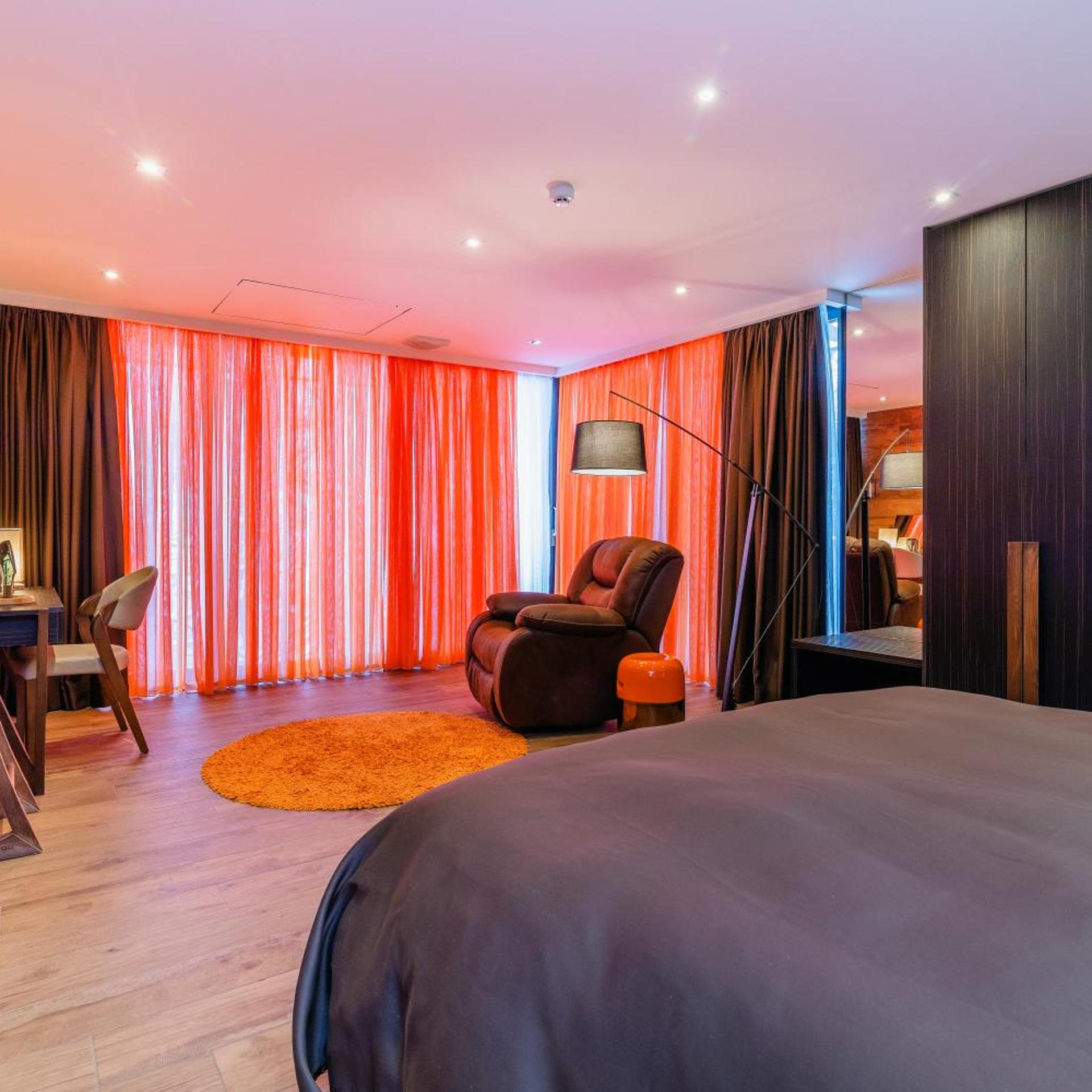 2 Bedrooms, House