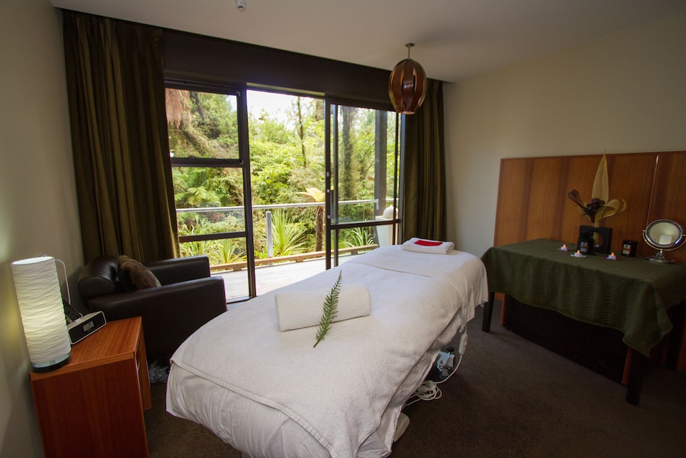 Scenic Hotel Franz Josef 33/48