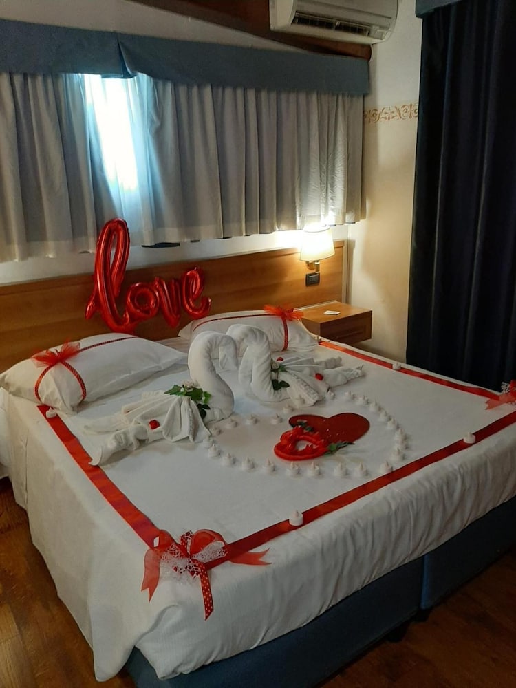 Hotel Aurora 19/62