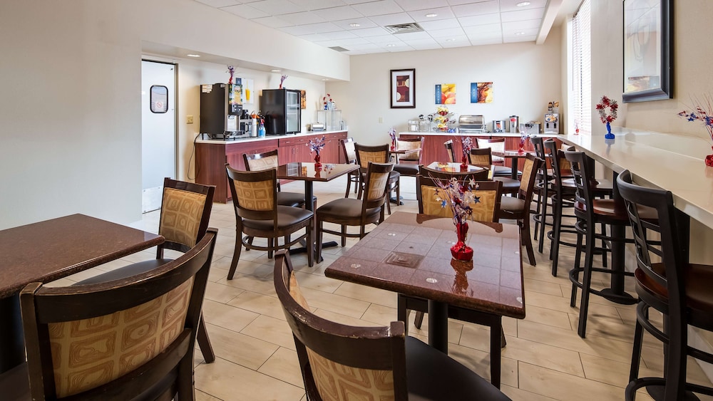 Best Western Airport Inn And Suites Cleveland 31/37