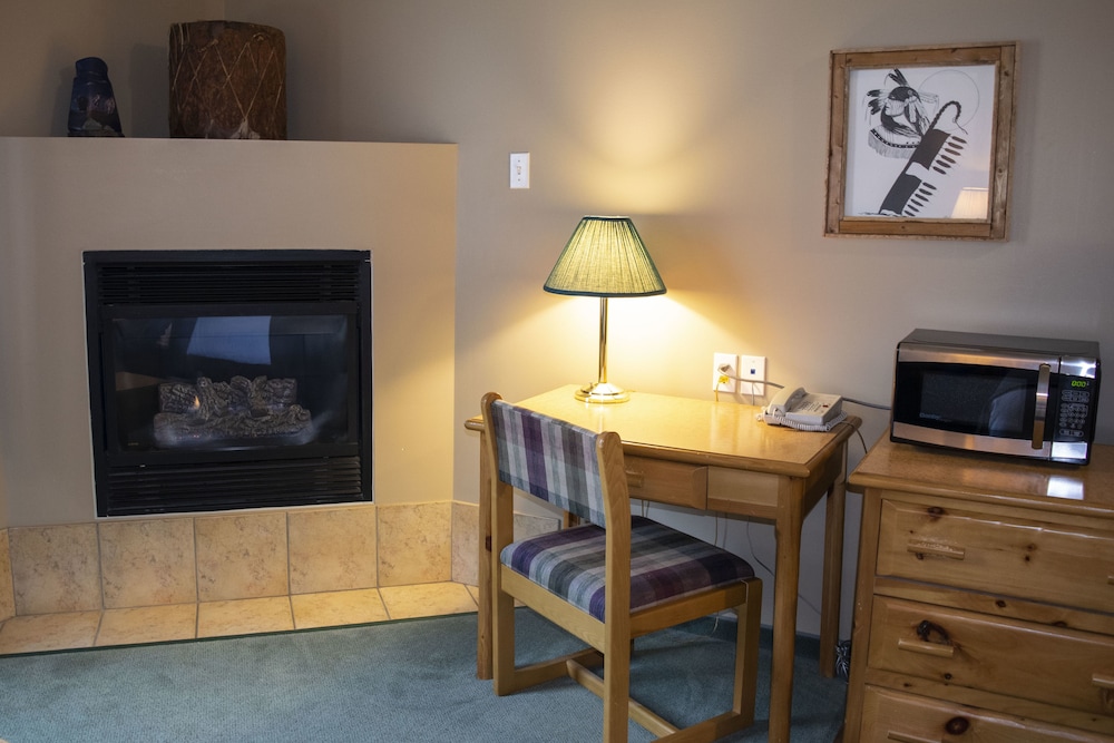 Waterton Lakes Lodge Resort 37/50