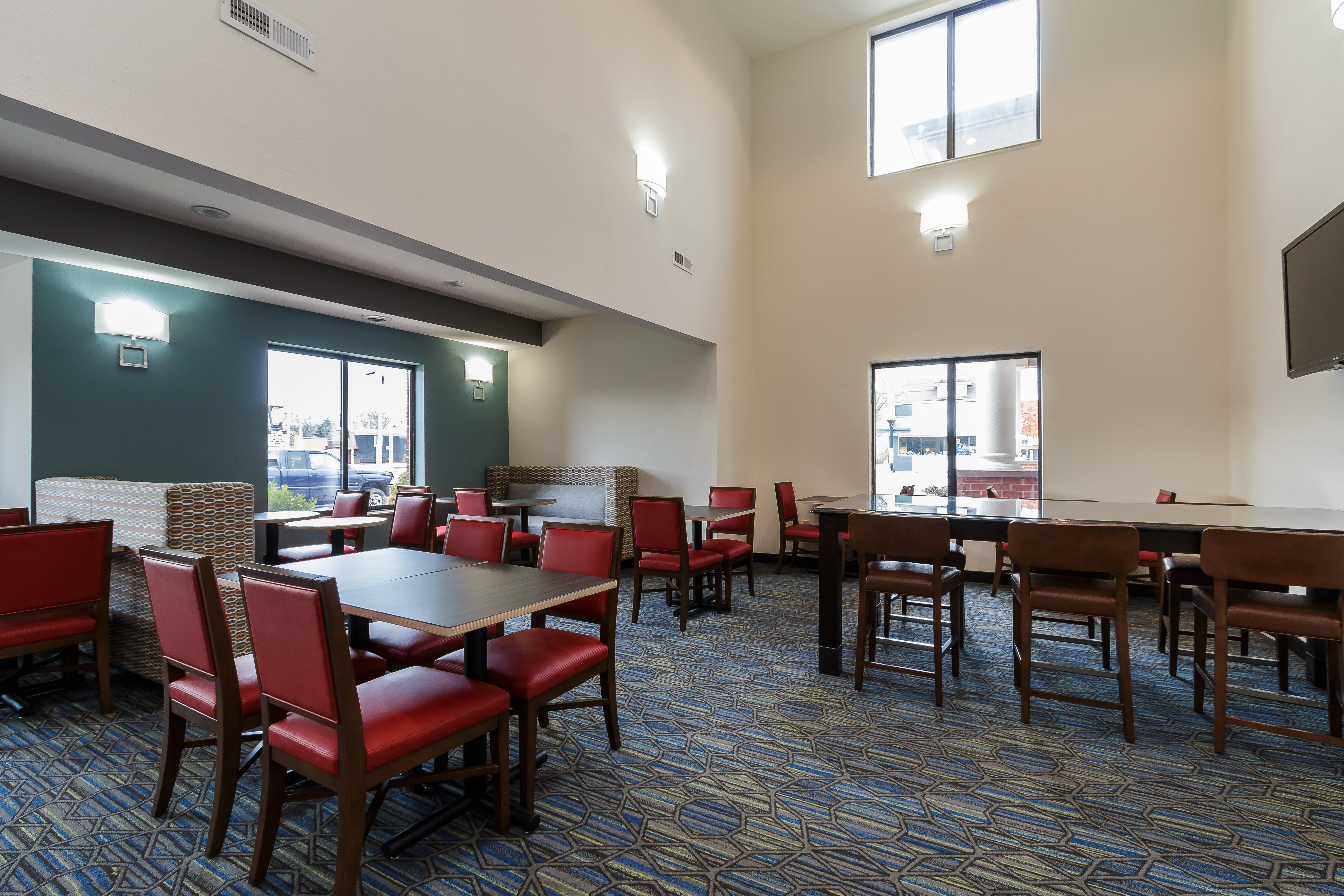 Holiday Inn Express Hotel & Suites South Bend 61/63