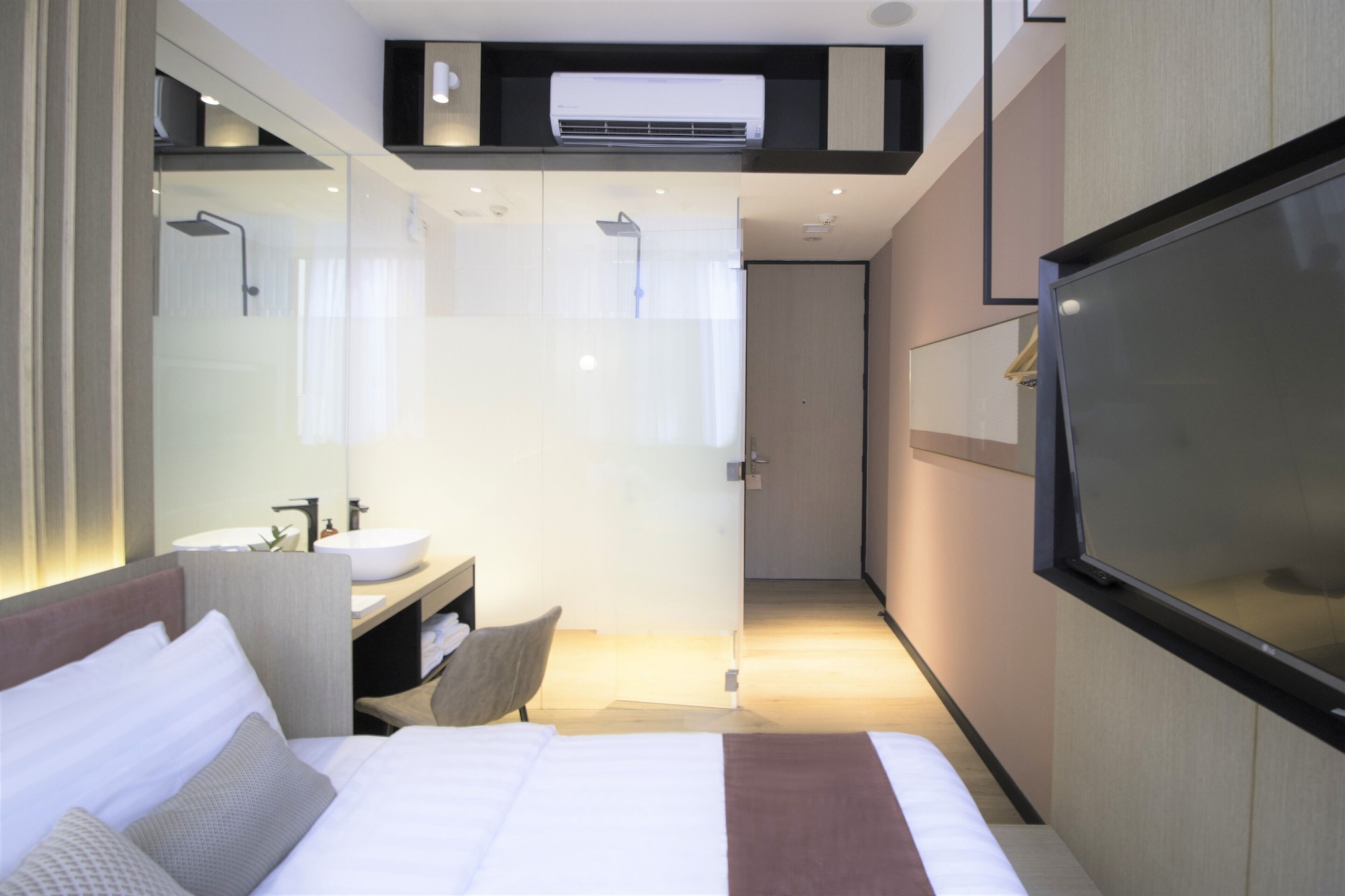 PREMIER, KING BED