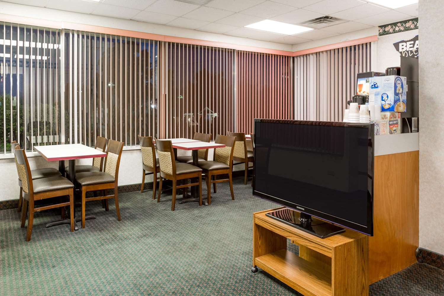 Travelodge by Wyndham Ridgeway Martinsville Area 11/16