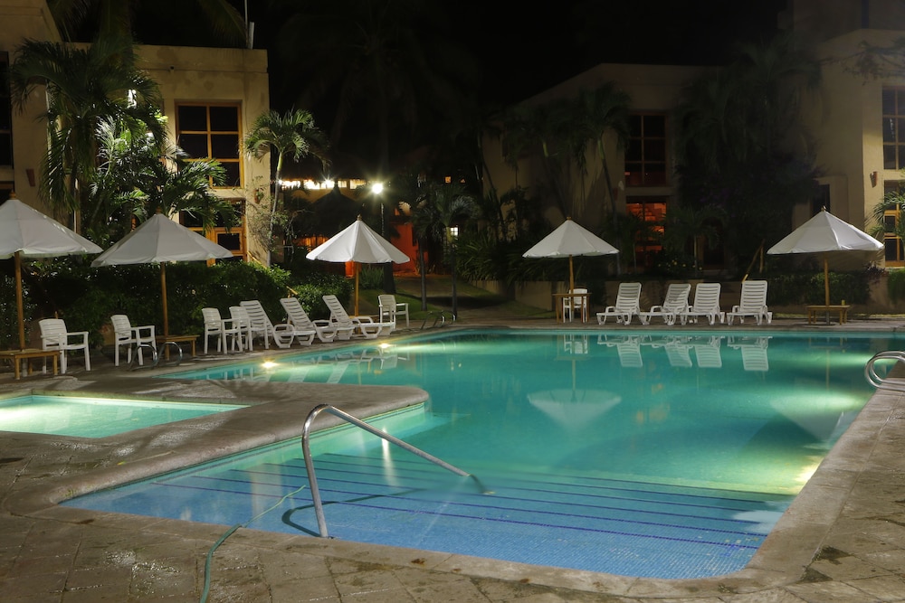 Villas El Rancho 37/39