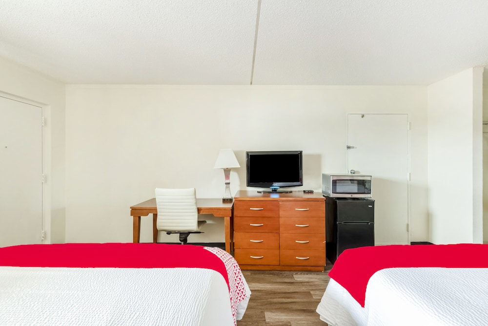 Oyo Hotel San Antonio Lackland AFB/Seaworld Hwy 90 W 31/52