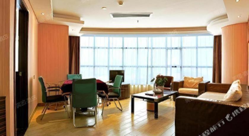 Vienna 3 Best Hotel (Dongguan Liaobu Shida Road) 45/55
