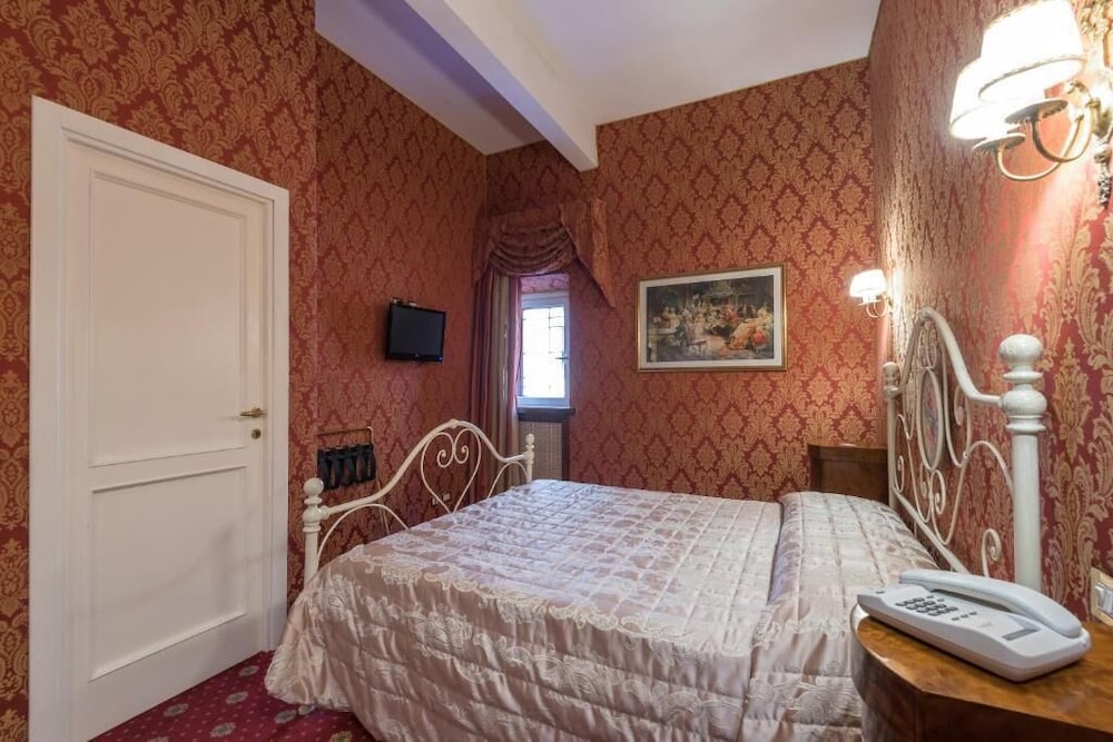 RESIDENZA AVE ROMA 8/41