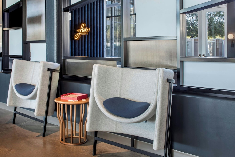 Aloft Phoenix Airport 43/62