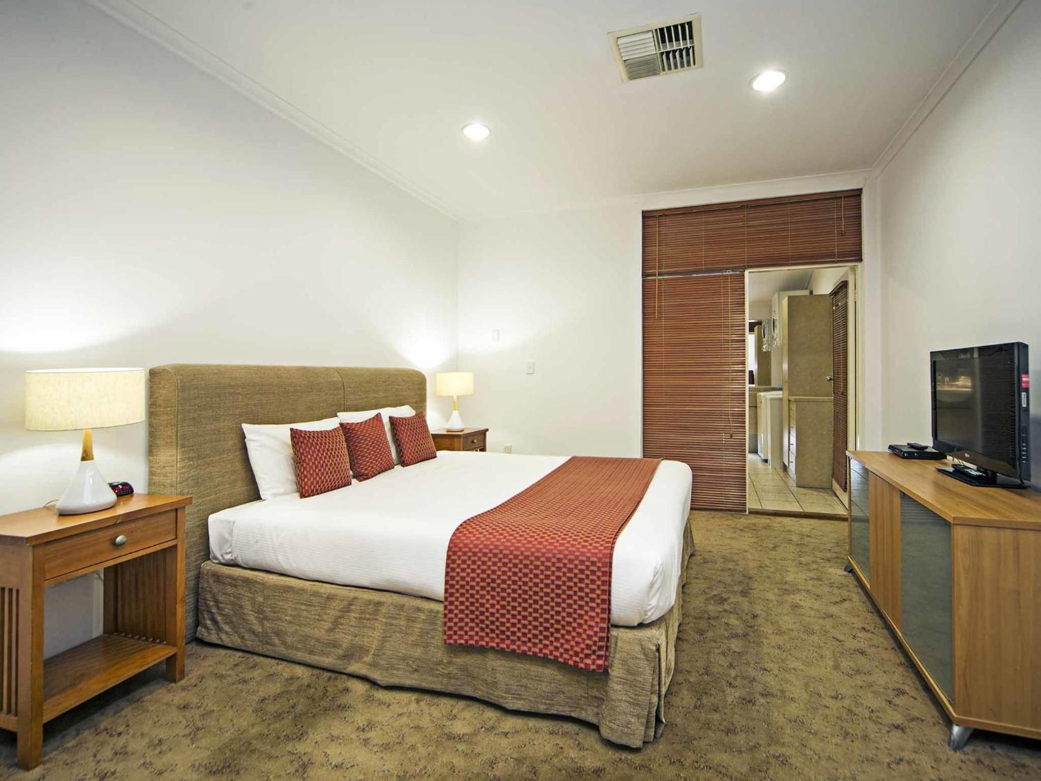 Standard, Double Bed, Comfort Inn and Suites Sombrero Adelaide 2/6