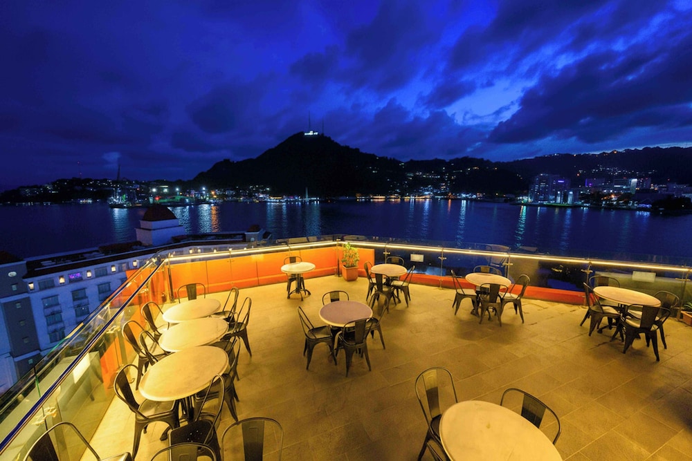 Front One Hotel Jayapura 33/34