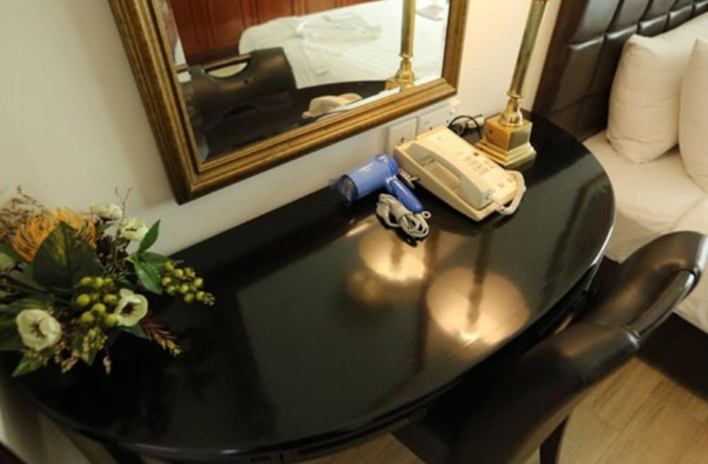 Diamond Westlake Suites 25/50