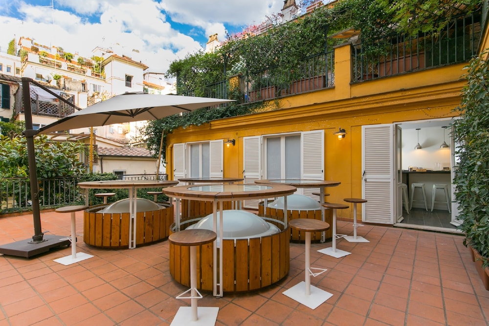 Trevi Contemporary Suite 3/42
