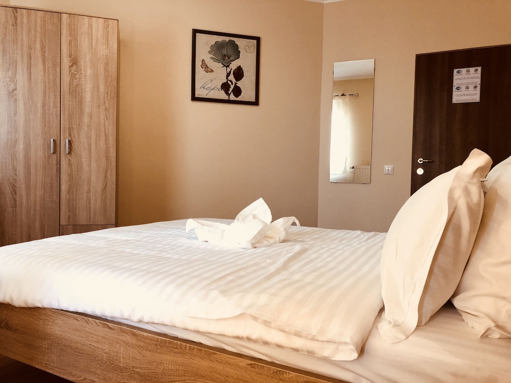 Monte Carlo Palace Rooms 16/58