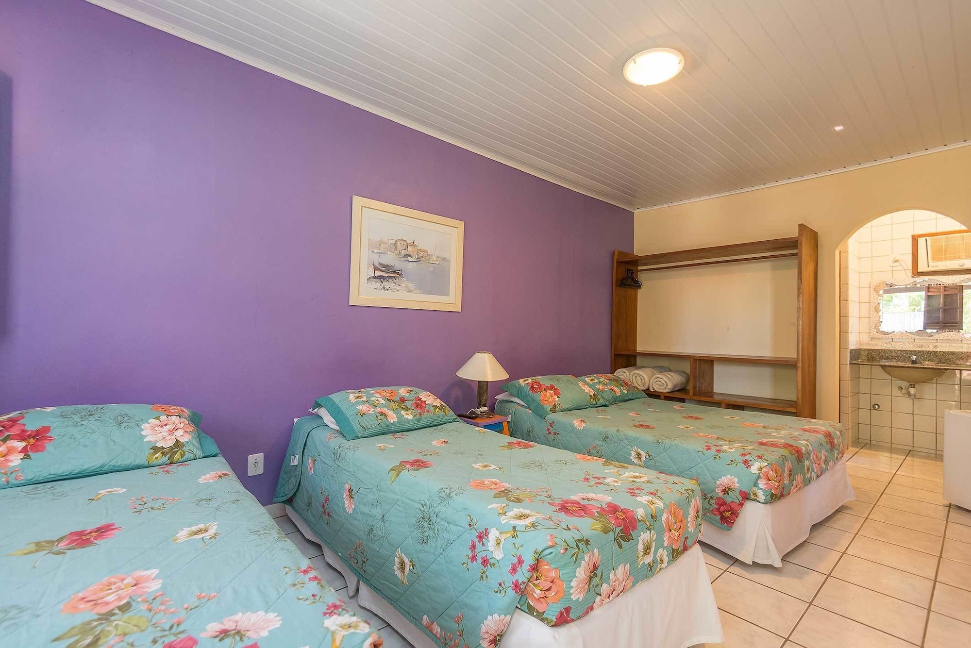 ROOM, QUADRUPLE
